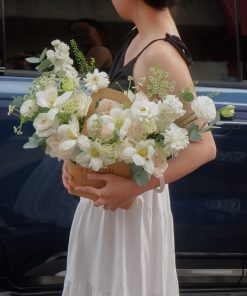 FlowerBag Trắng – White Serenity Kết hợp hoa hồng, tulip, cát tường