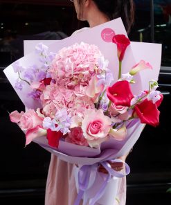 Bó hoa tú cầu hồng mix Cala Lily cùng hoa phụ - V139