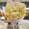Bó hoa tone vàng - Hoa hồng viktor, tulip trắng, phi yến và lan vũ nữ - V134